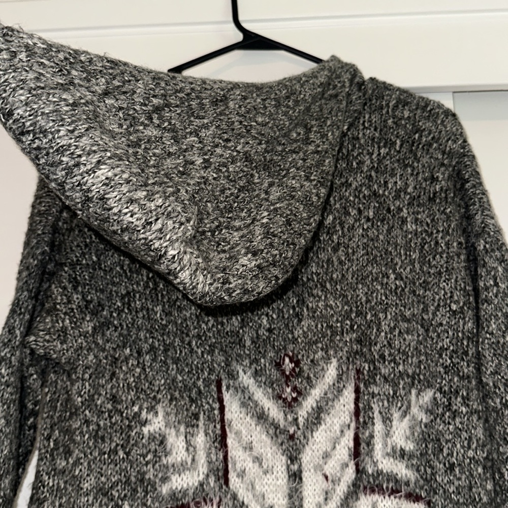 Abercrombie sweater - Picture 7 of 7
